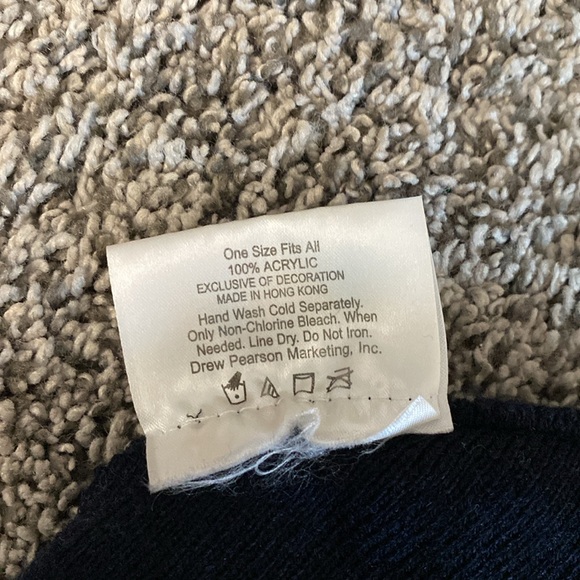 Notre Dame hat and scarf bundle - Picture 5 of 7